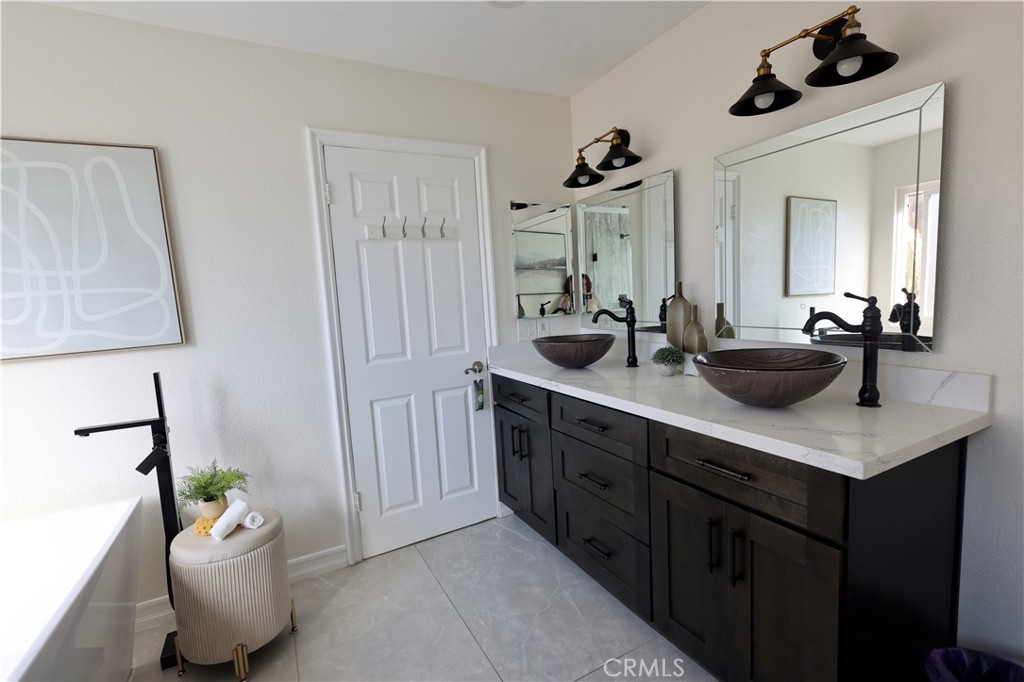 MLS #OC25271167 image #15