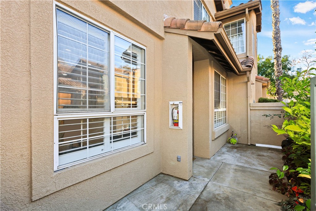 MLS #OC25271205 image #1