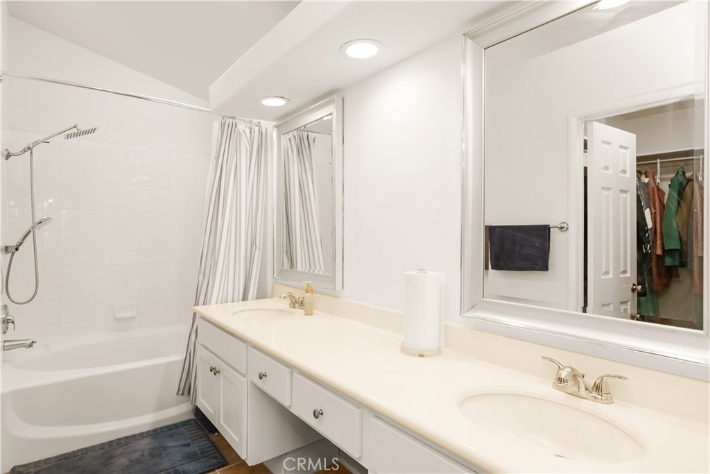 MLS #OC25271205 image #32