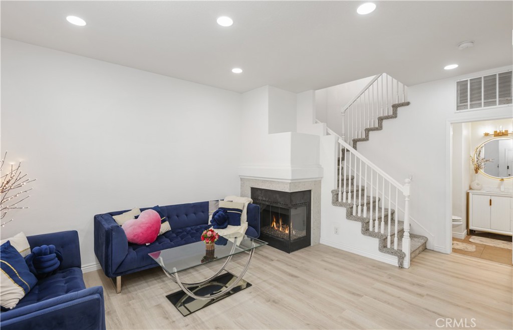 MLS #OC25271205 image #9