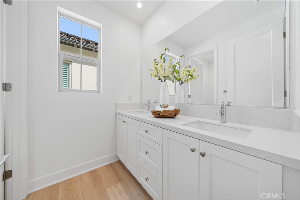 MLS #OC25271279 image #23