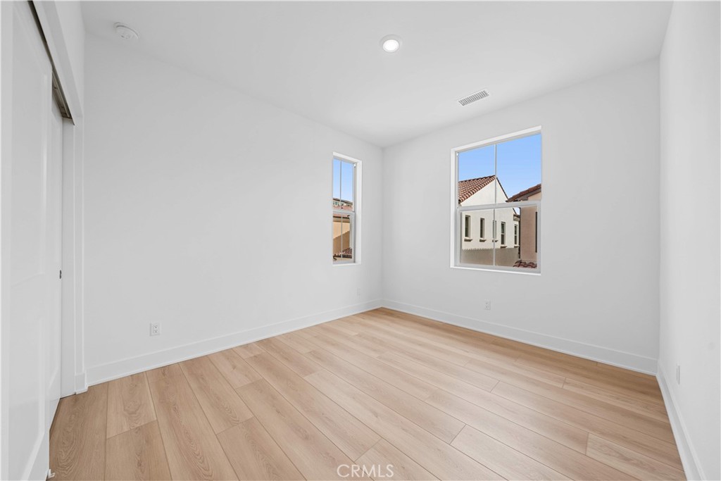 MLS #OC25271279 image #27