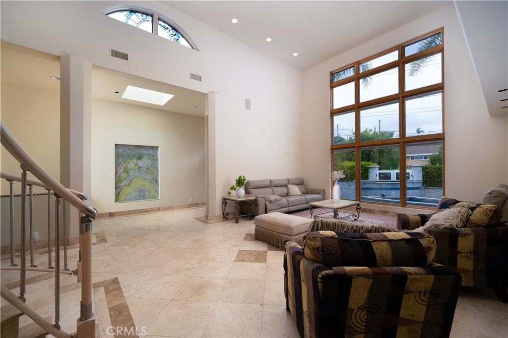 MLS #OC25271287 image #19