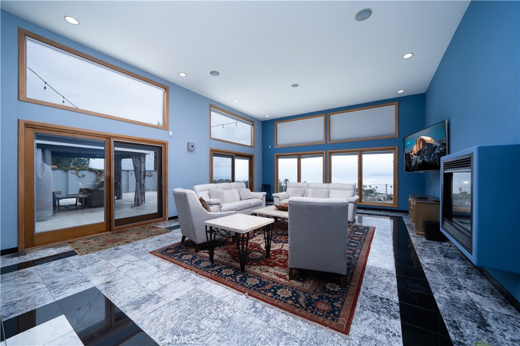 MLS #OC25271287 image #2