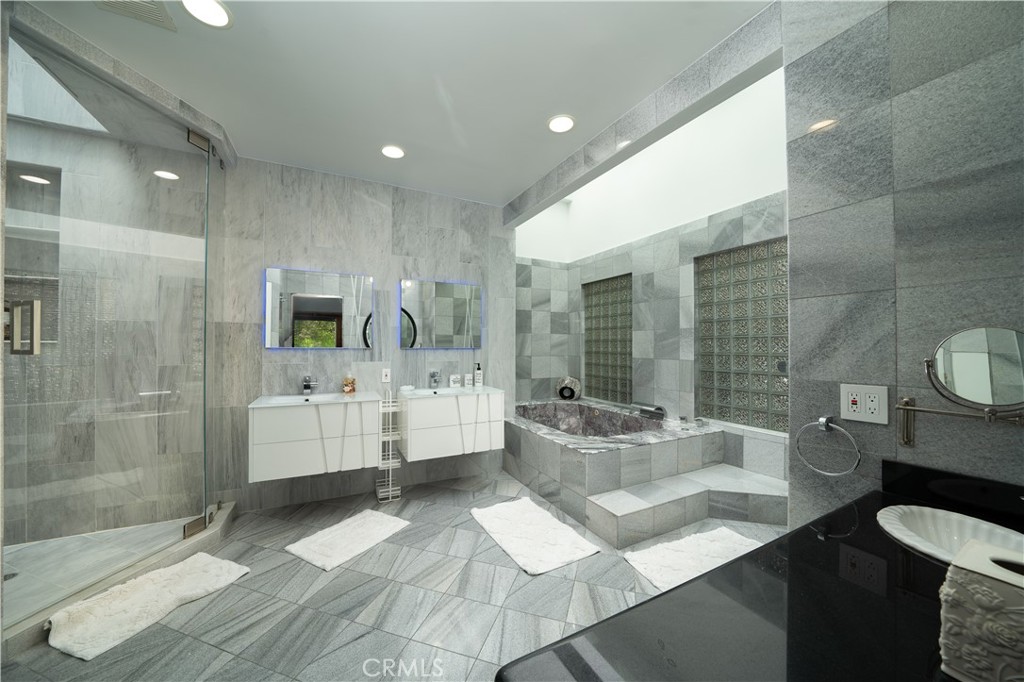 MLS #OC25271287 image #8