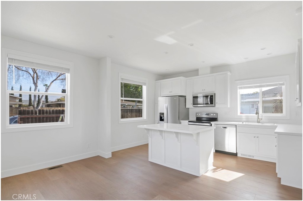 MLS #OC25271325 image #1