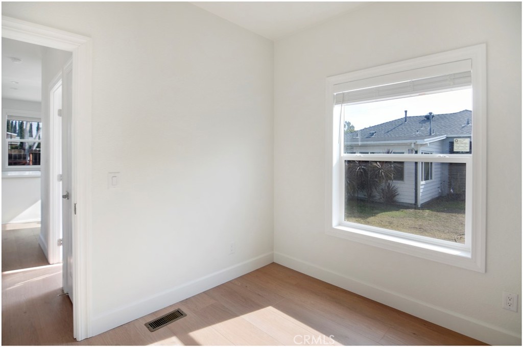 MLS #OC25271325 image #11