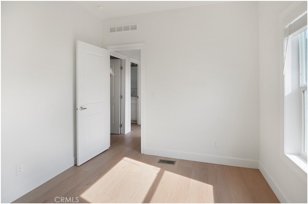 MLS #OC25271325 image #12