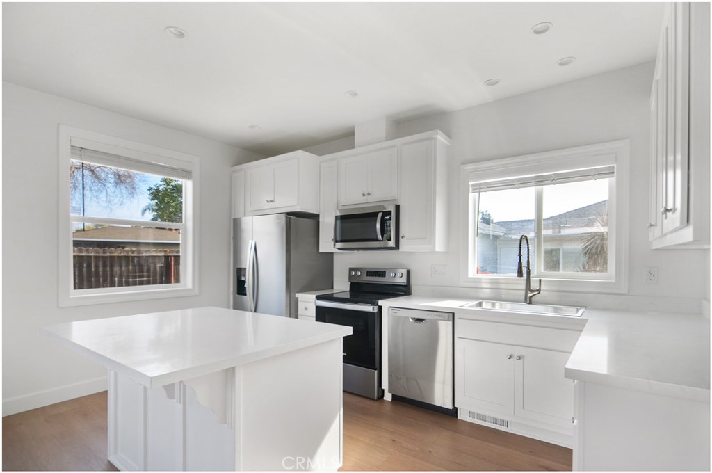 MLS #OC25271325 image #2