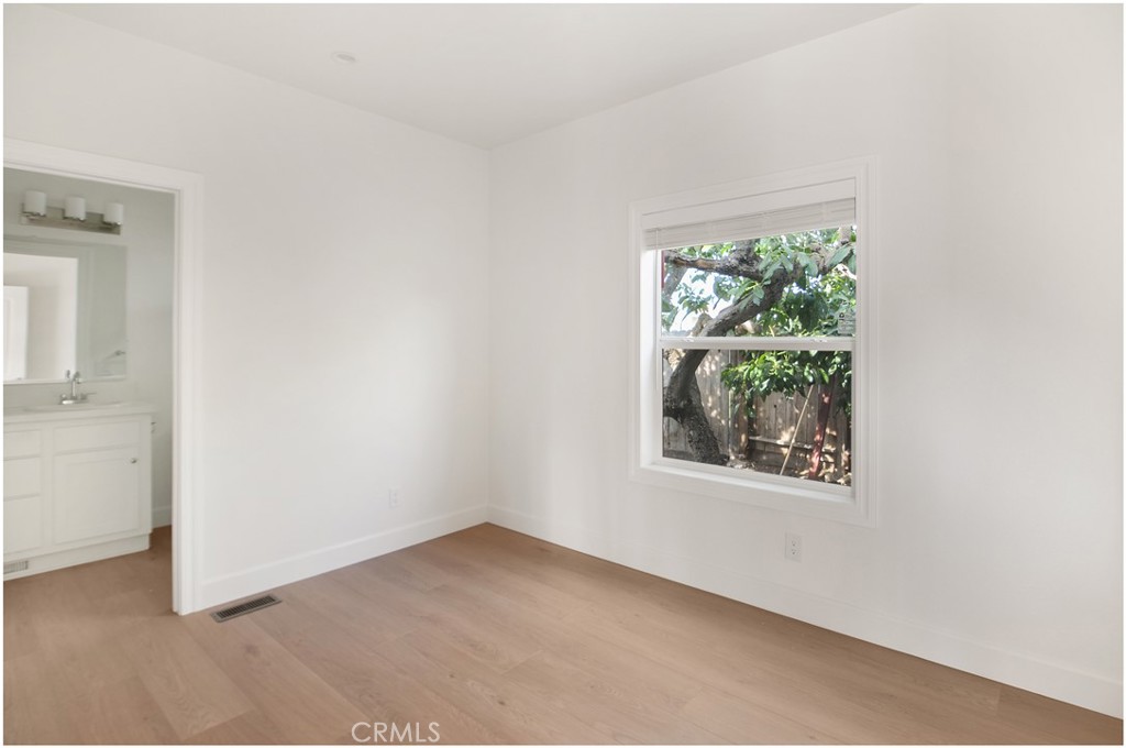 MLS #OC25271325 image #6