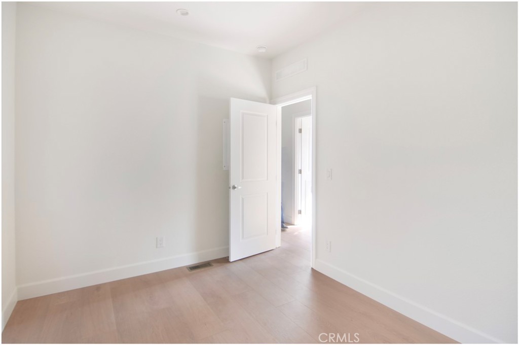 MLS #OC25271325 image #8