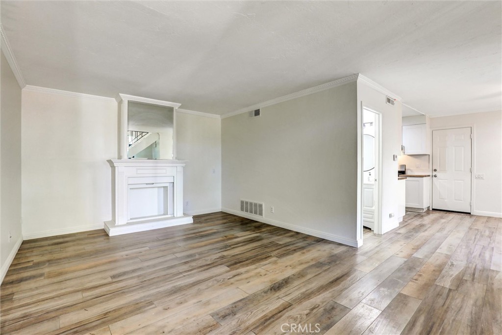 MLS #OC25271326 image #2