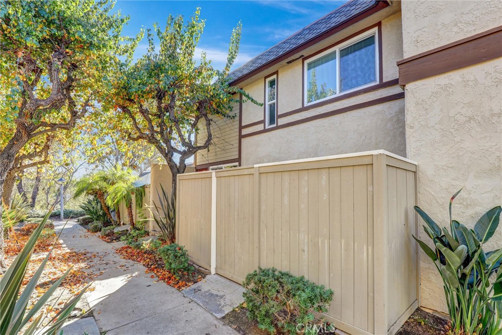 MLS #OC25271326 image #22