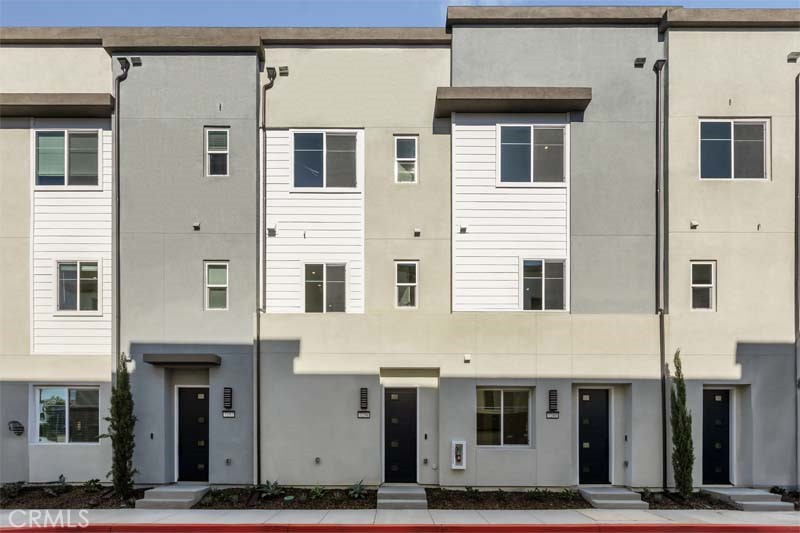 MLS #OC25271415 image #1