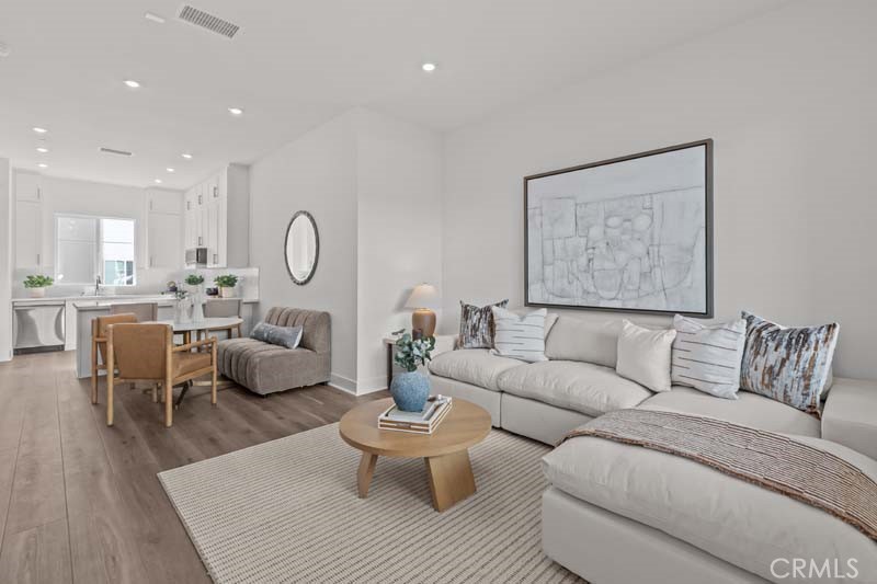 MLS #OC25271415 image #8