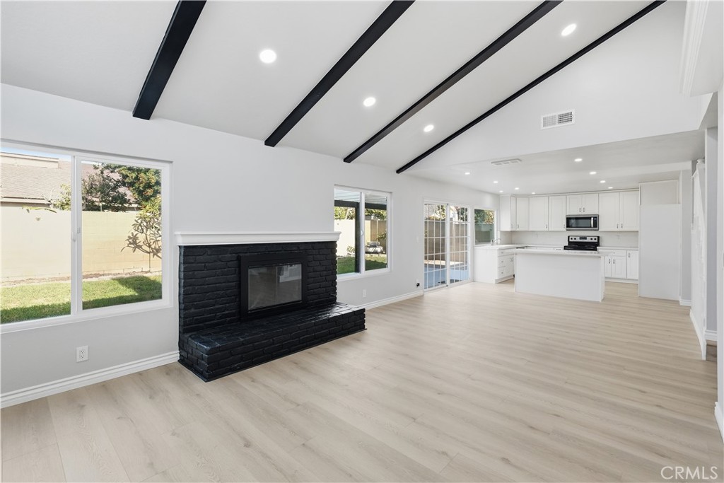 MLS #OC25271424 image #2