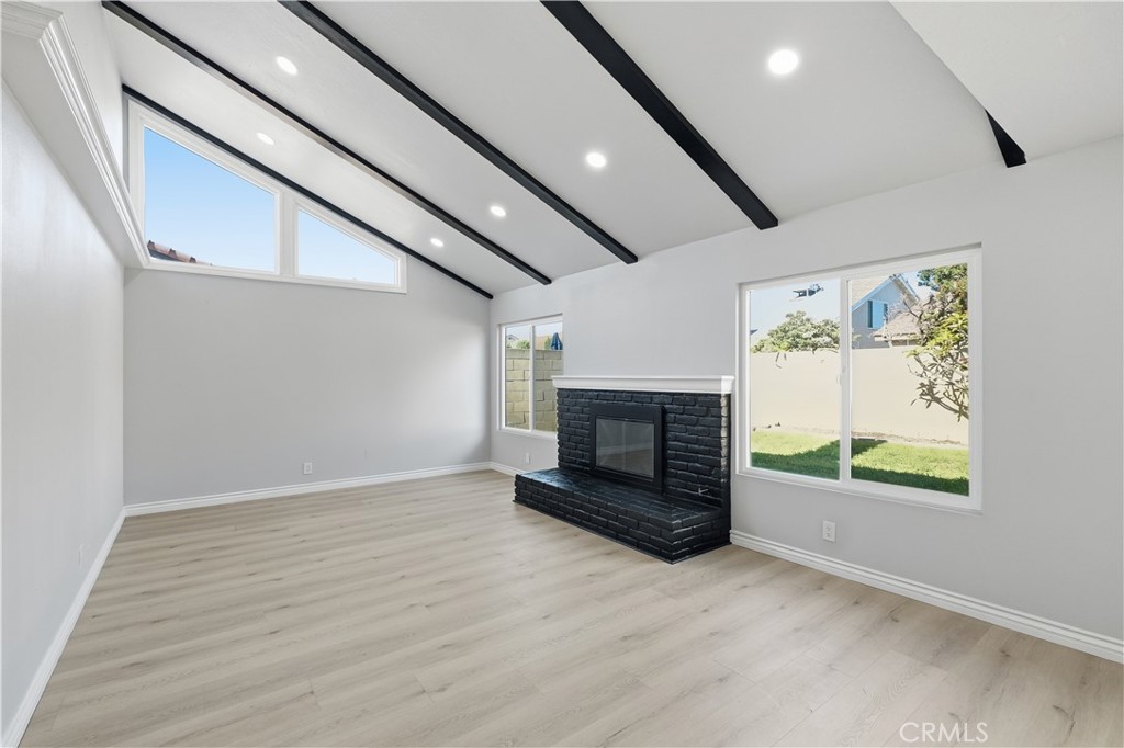 MLS #OC25271424 image #3