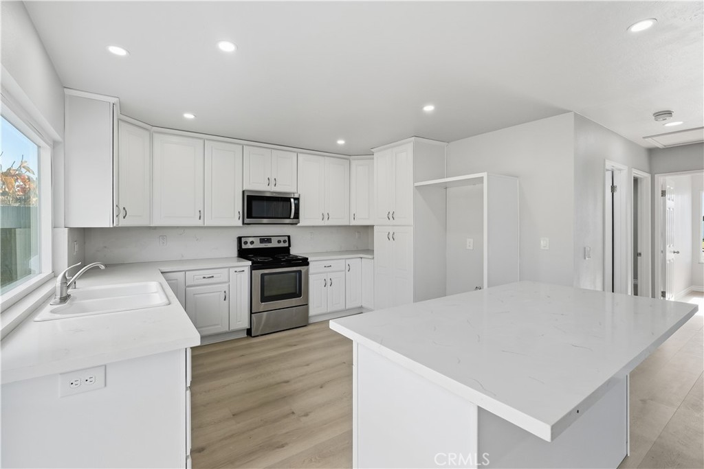 MLS #OC25271424 image #4