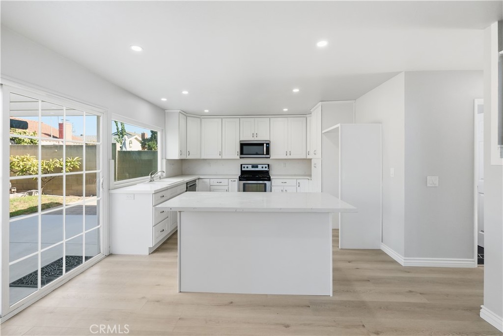 MLS #OC25271424 image #5