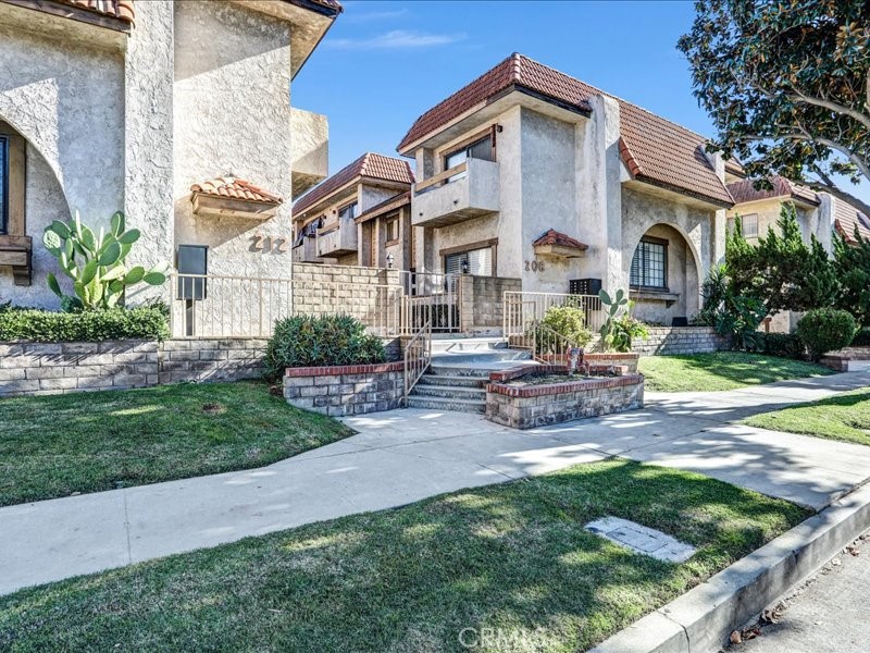 MLS #OC25271436 image #1