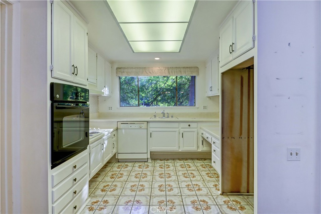 MLS #OC25271465 image #14