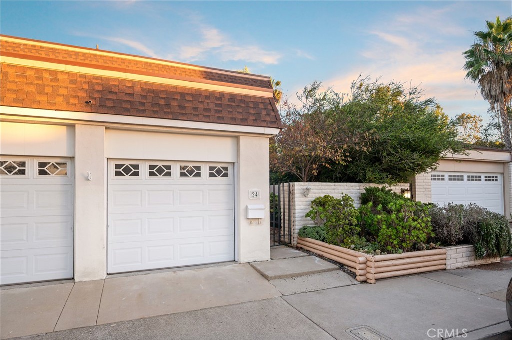 MLS #OC25271535 image #1