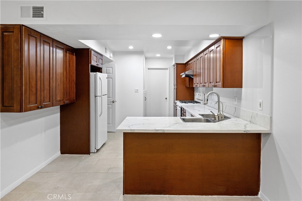 MLS #OC25271535 image #10