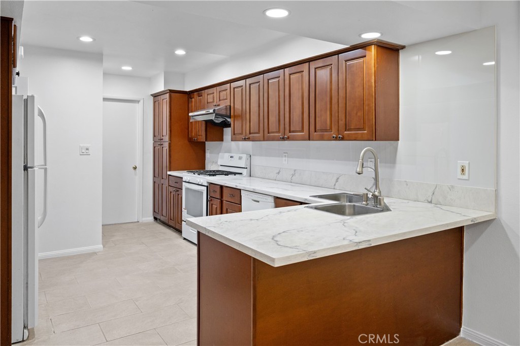 MLS #OC25271535 image #11