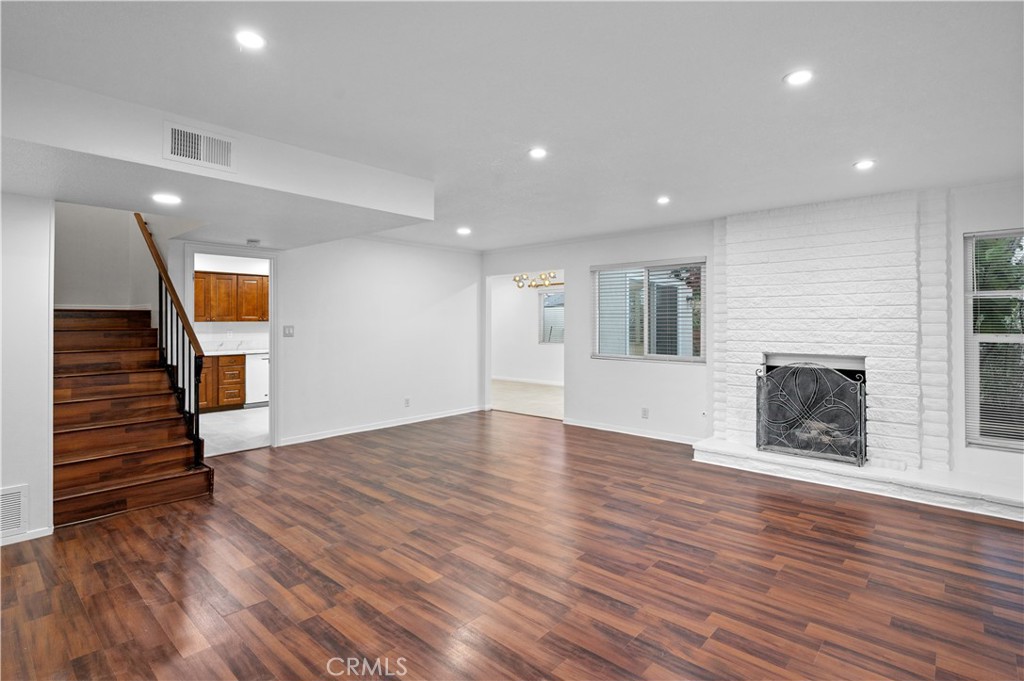 MLS #OC25271535 image #4