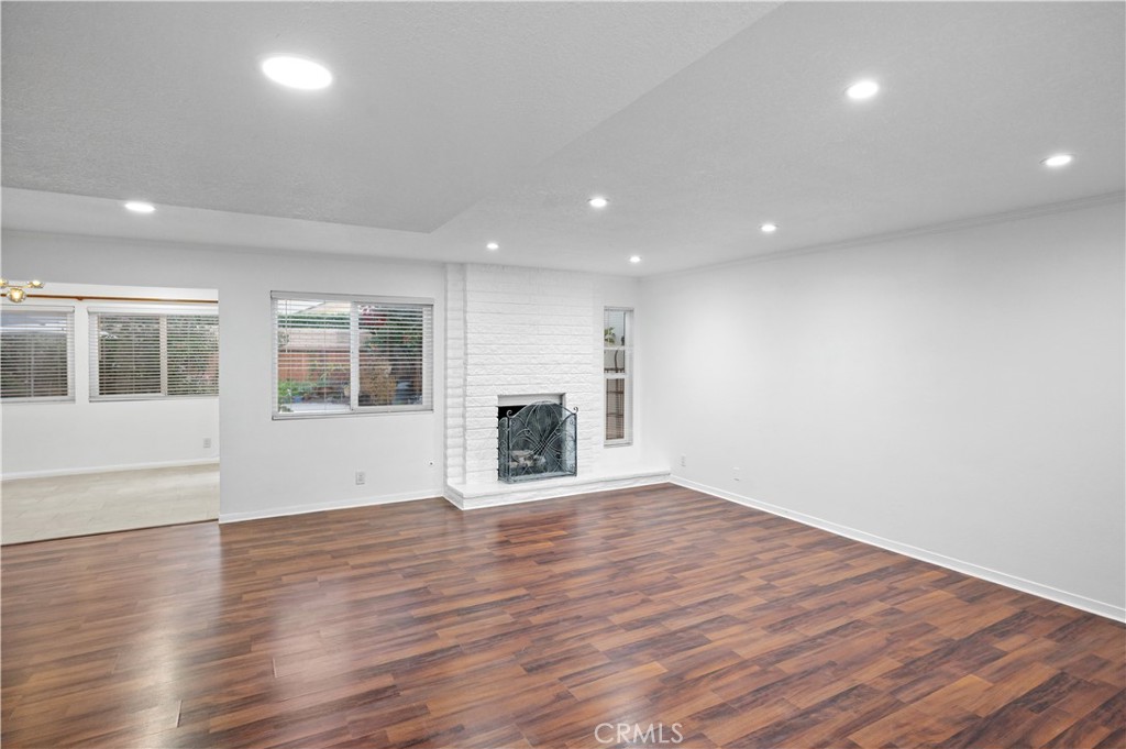 MLS #OC25271535 image #5