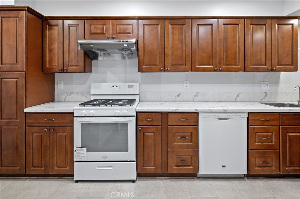 MLS #OC25271535 image #9