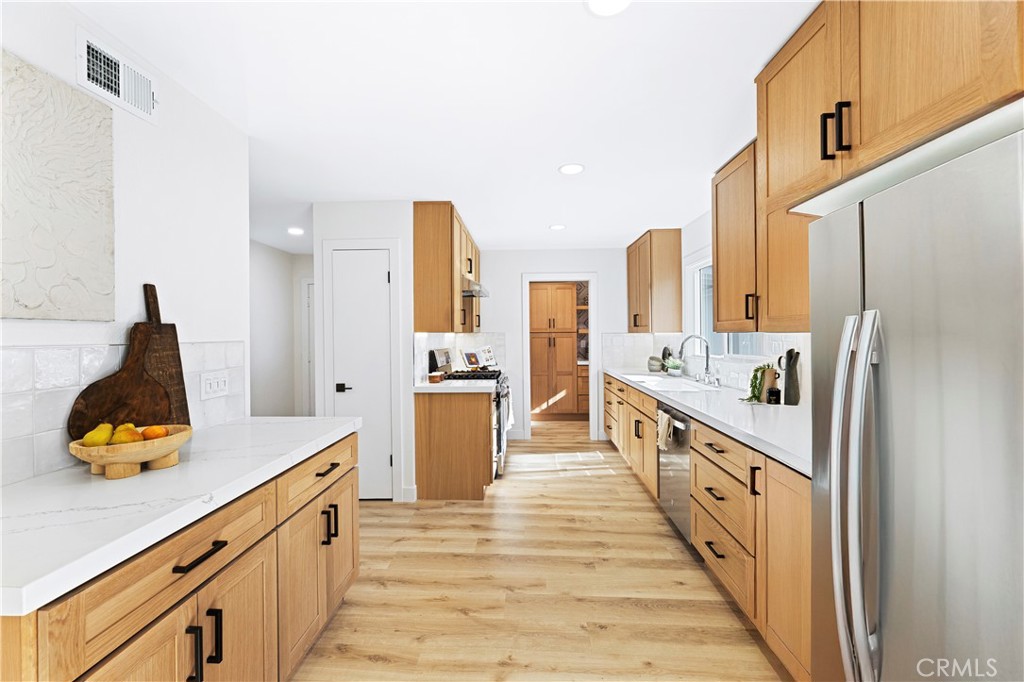 MLS #OC25271553 image #17