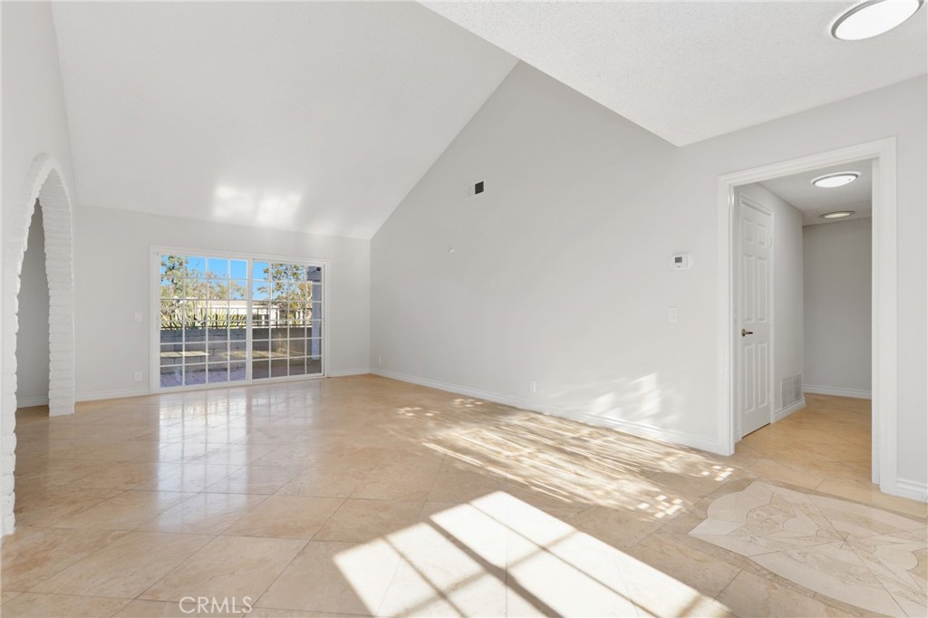 MLS #OC25271576 image #10