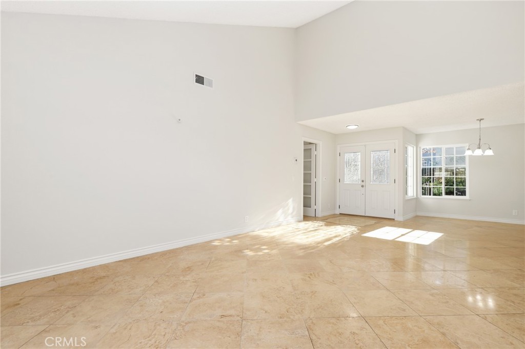 MLS #OC25271576 image #11