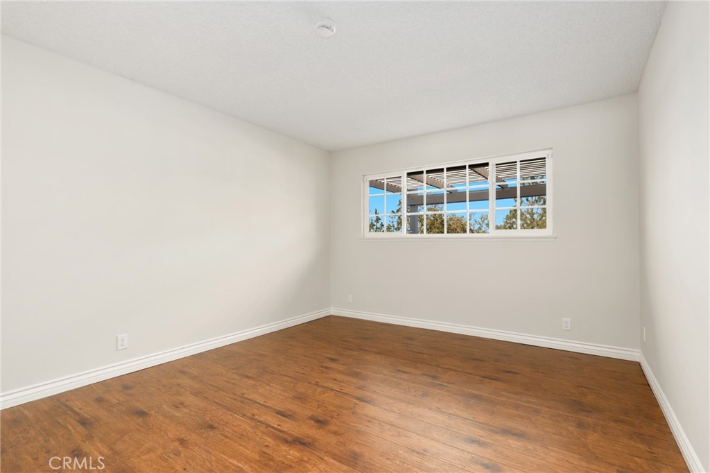 MLS #OC25271576 image #22