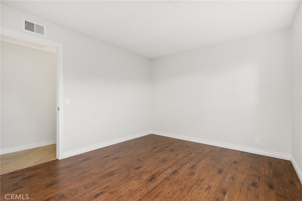 MLS #OC25271576 image #26