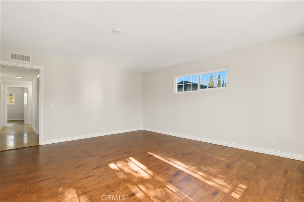 MLS #OC25271576 image #29