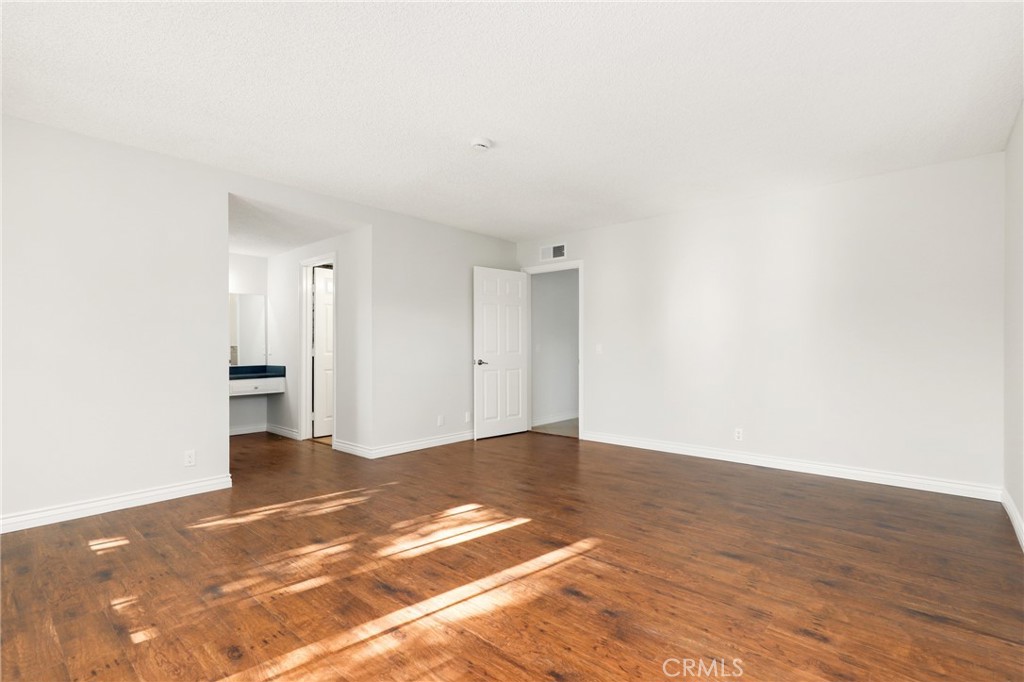 MLS #OC25271576 image #30