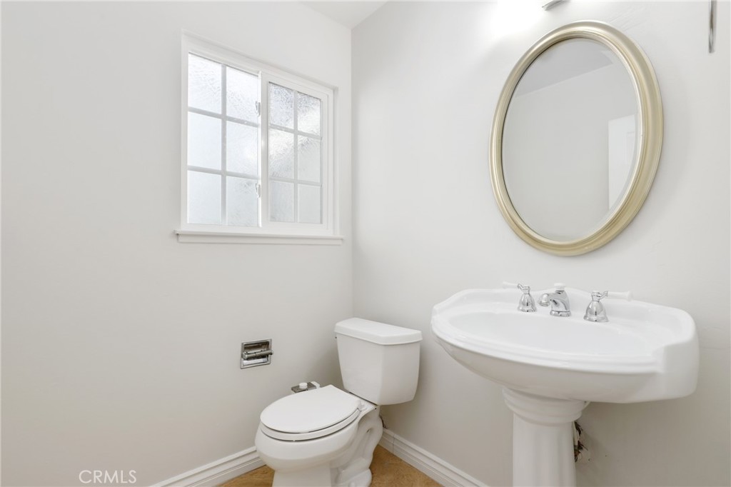 MLS #OC25271576 image #31