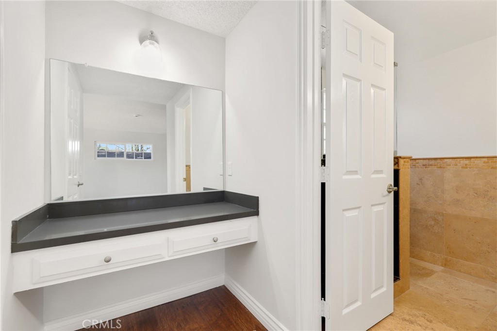 MLS #OC25271576 image #32