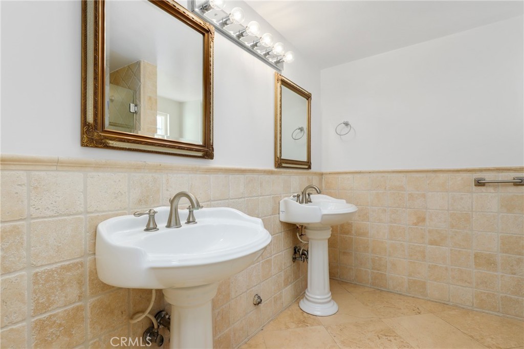 MLS #OC25271576 image #36