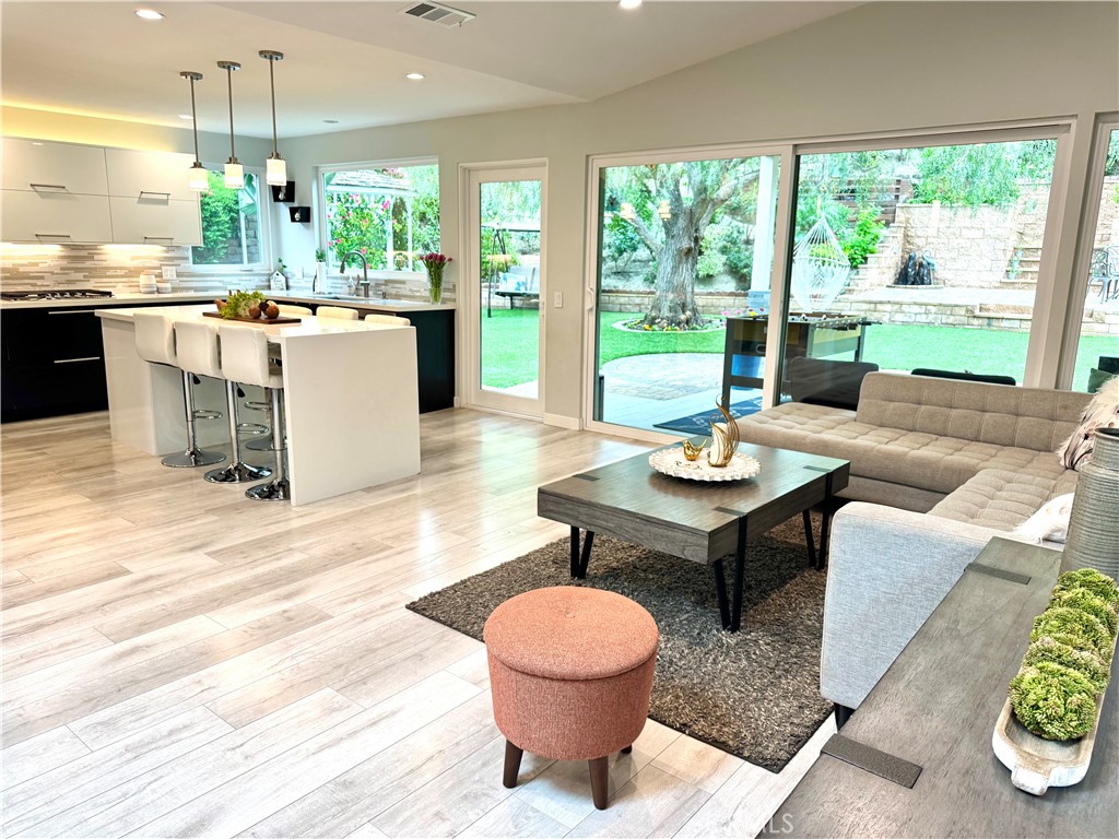 MLS #OC25271585 image #9