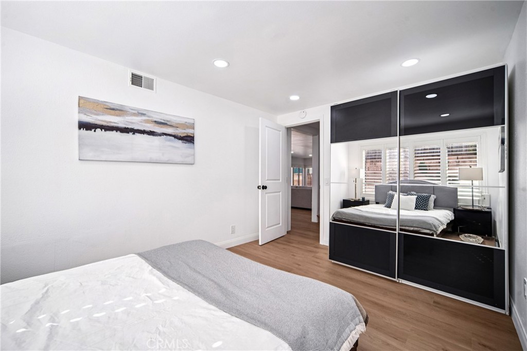 MLS #OC25271623 image #20