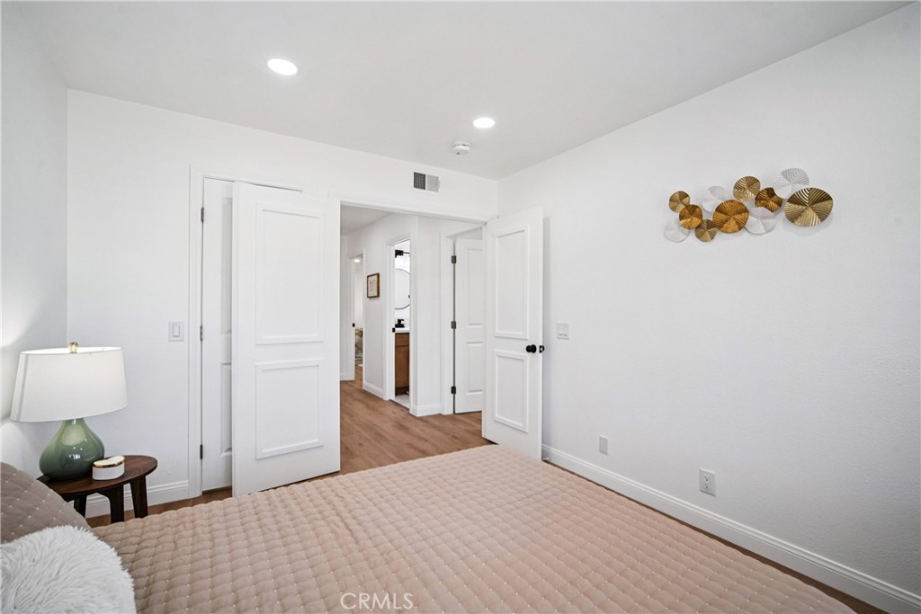 MLS #OC25271623 image #32