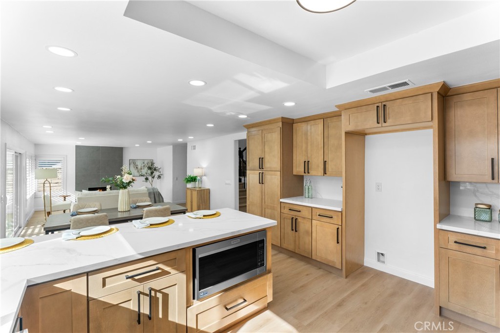 MLS #OC25271623 image #9