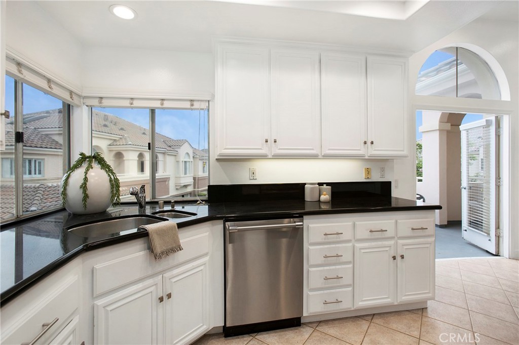 MLS #OC25271545 image #14