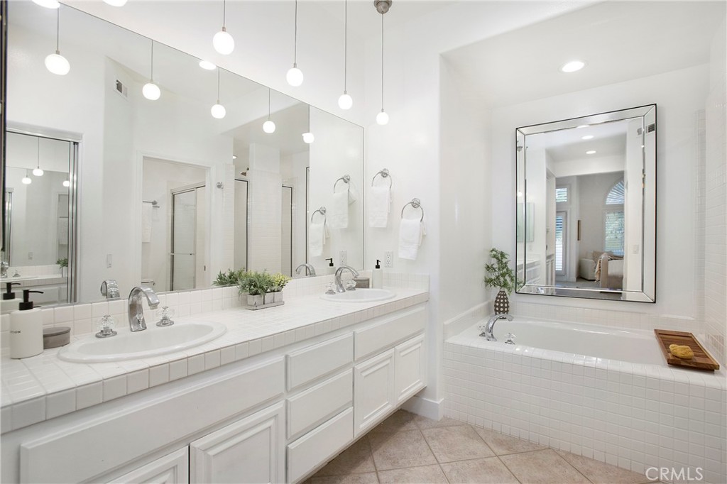 MLS #OC25271545 image #9