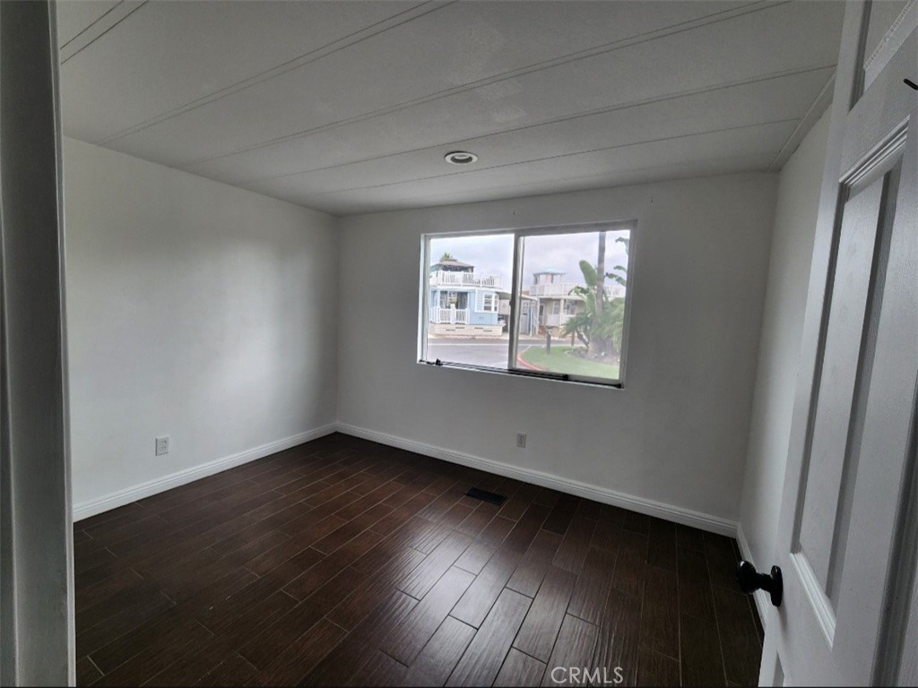 MLS #OC25271662 image #9