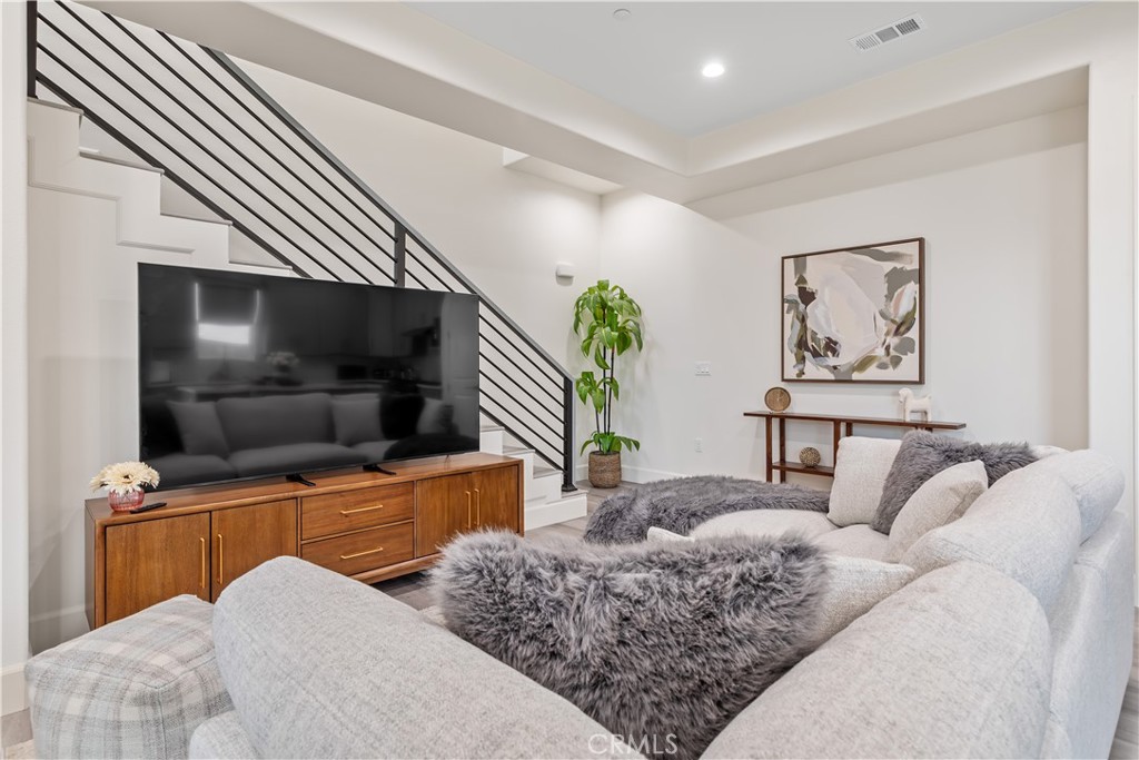 MLS #OC25271669 image #16