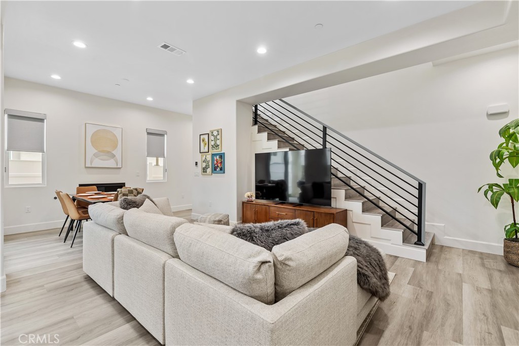 MLS #OC25271669 image #21